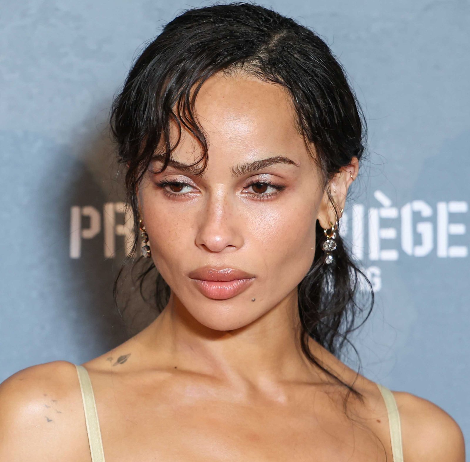 PARIS, FRANCE - AUGUST 21: Zo&amp;euml; Kravitz attends the "Caught Stealing" Photocall at Cinema Max Linder on August 21, 2025 in Paris, France. (Photo by Stephane Cardinale - Corbis/Corbis via Getty Images)
