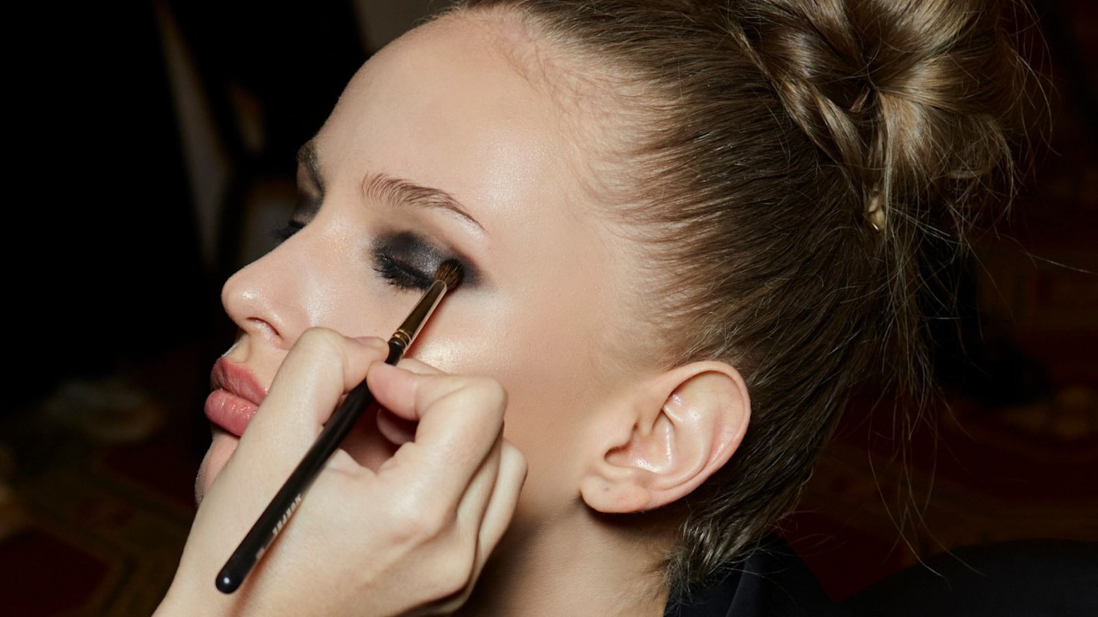 How To Do Makeup For Your Eye Shape, According To An Expert